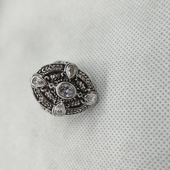 Ring 💍 - Picture 5 of 7